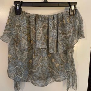 Super fun and flowy strapless top.